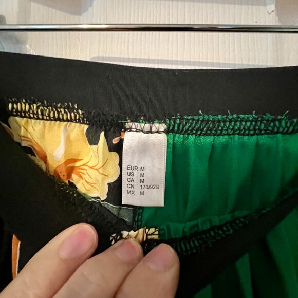 Women's floral/green two-toned pleaded midi skirt - Picture 2 of 2